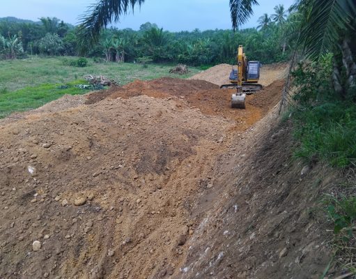 PT BSL Bangun Lapangan Sepak Bola dan Pusat Upacara Kecamatan Kedurang Ilir Melalui Program CSR