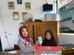 Pemdes Kembang Seri Salurkan BLT Kepada 4 KPM Warga nya.